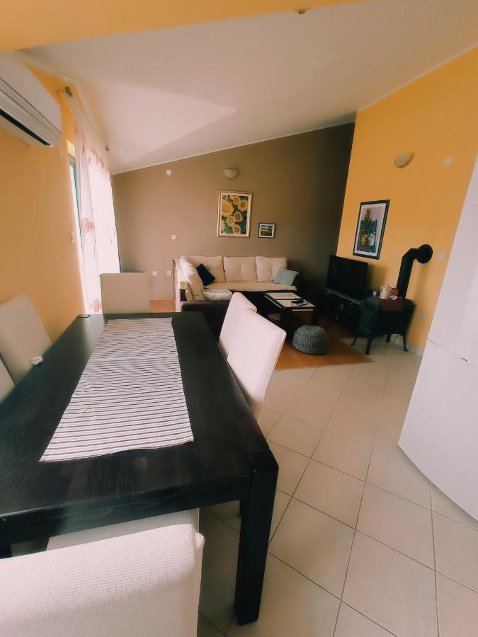Apartment Silvija Vinišće Dış mekan fotoğraf
