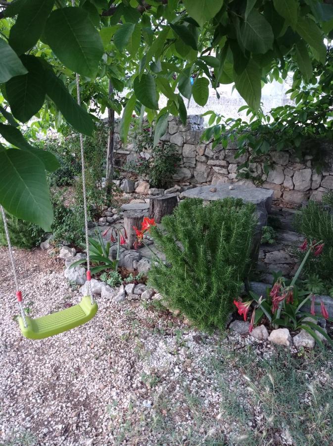 Apartment Silvija Vinišće Dış mekan fotoğraf