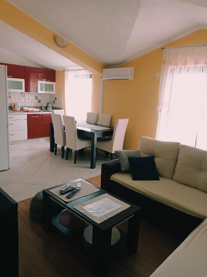 Apartment Silvija Vinišće Dış mekan fotoğraf