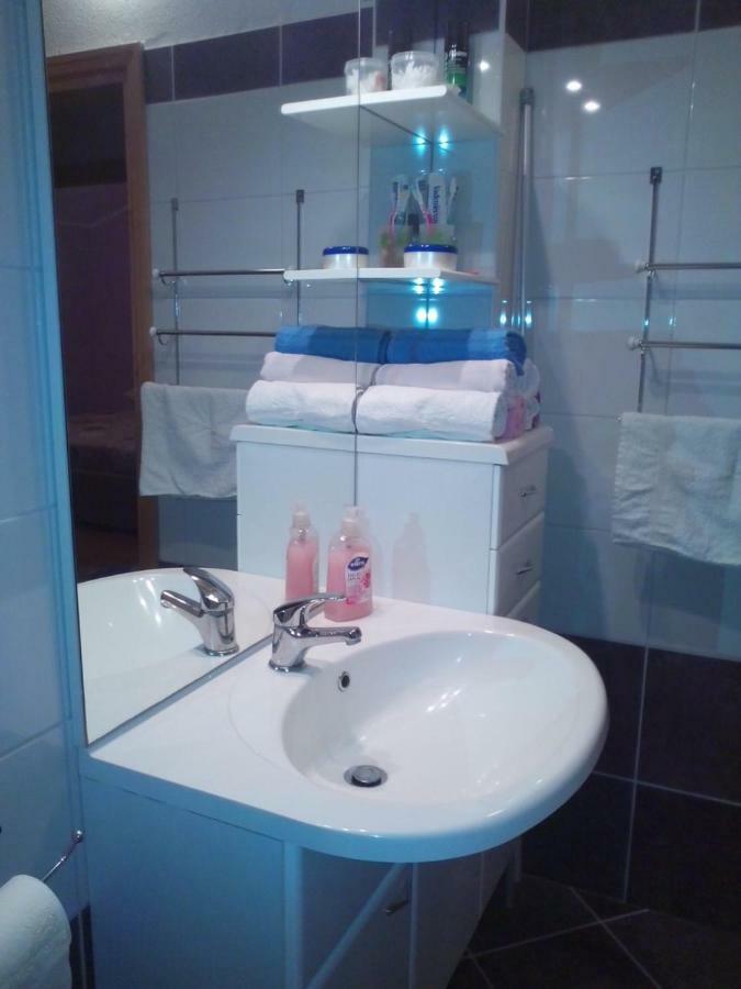 Apartment Silvija Vinišće Dış mekan fotoğraf