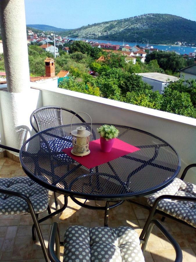 Apartment Silvija Vinišće Dış mekan fotoğraf